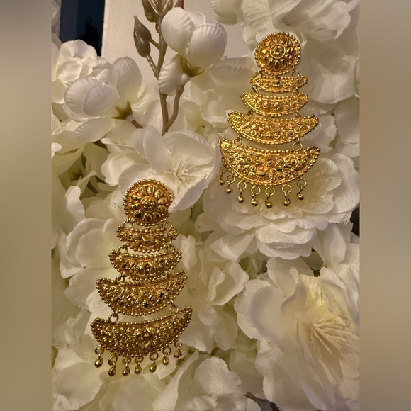 Jewelry - Elegant Gold Tiered Earrings